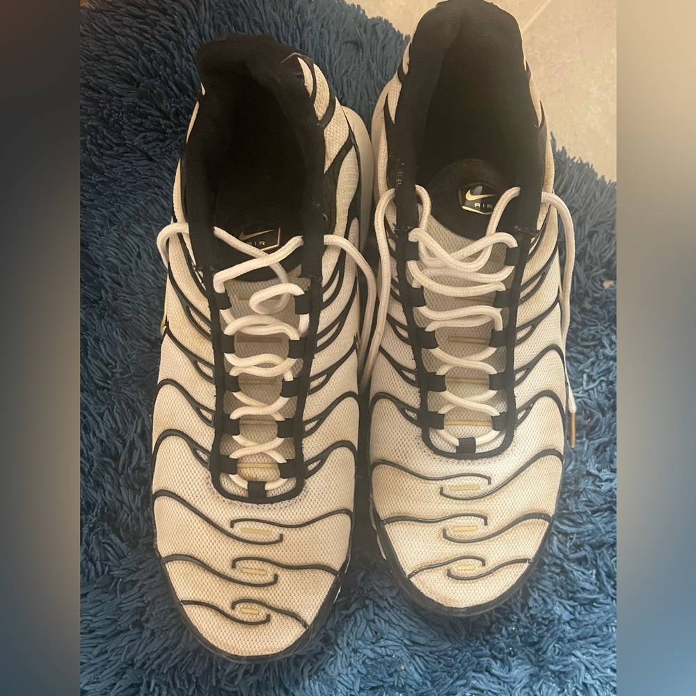 USED Nike TN Size 10 running shoe